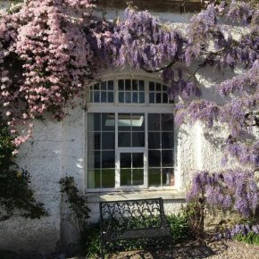 Charming Garden Haybarn in Georgian House Setting